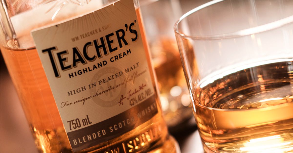 TEACHER’S WHISKY – KHÓI NHẸ, MẬT ONG VÀ NHỮNG ĐIỀU CÓ THỂ BẠN CHƯA BIẾT