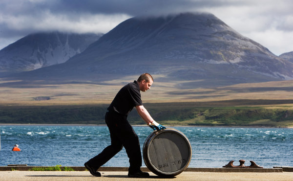 Cùng Rượu Con Rồng Ngao Du Islay – Vùng Đất Khói Mù Huyền Thoại Của Whisky Scotland