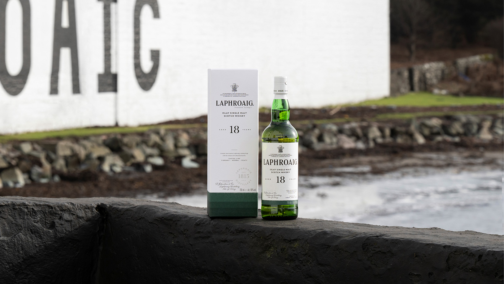 LAPHROAIG 18 – Khói Islay Trở Lại, Lợi Hại Hơn Xưa