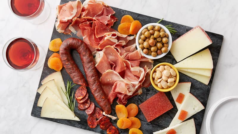 Charcuterie Board Với Jamón Ibérico – Nghệ Thuật Ẩm Thực Tinh Tế Từ Tây Ban Nha