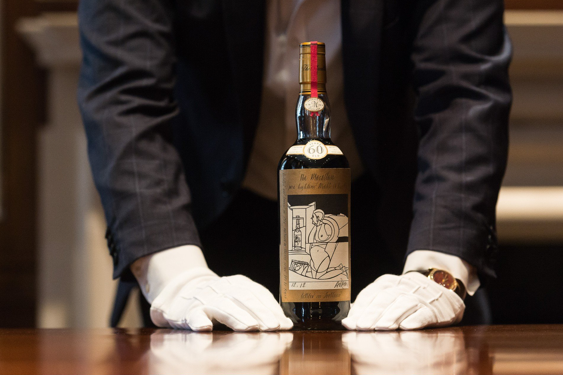 Bí Ẩn Đằng Sau Chai Rượu Khiến Giới Tỷ Phú Tranh Nhau Sở Hữu